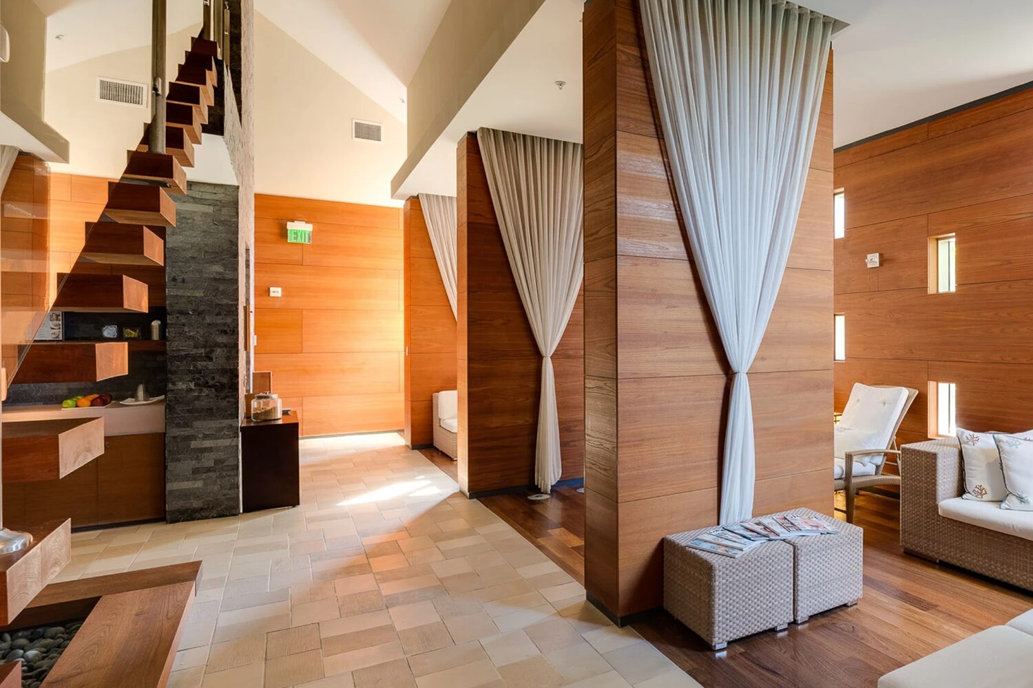 naples grande gallery 5
