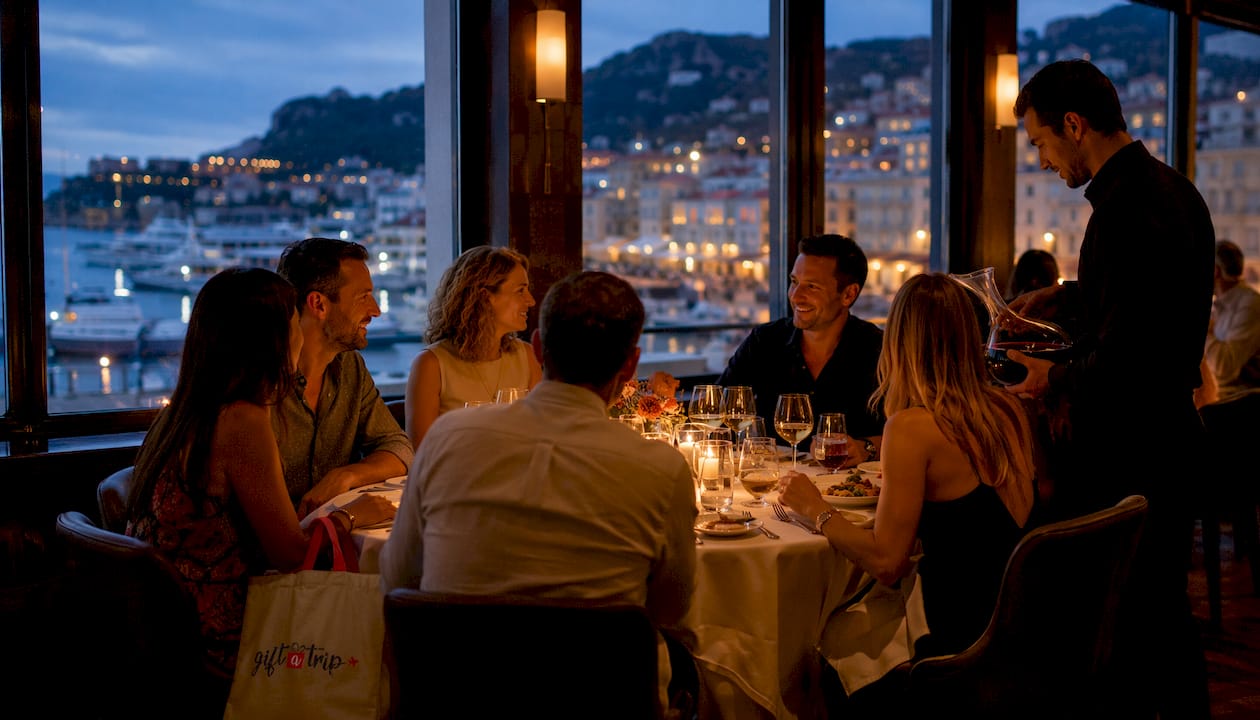 what makes a good auction item: 2026 fundraiser guide 5 exclusive beachside vip dining experience