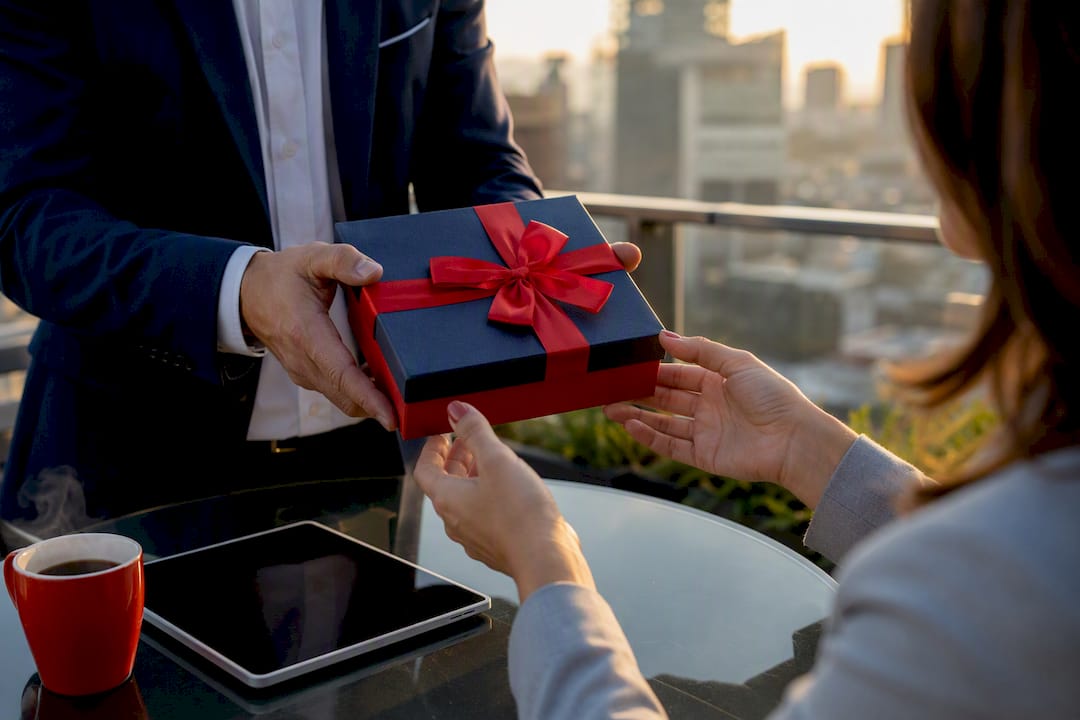 how to buy gift cards in bulk for corporate programs in 2026 7 handing over boxed travel gift certificates