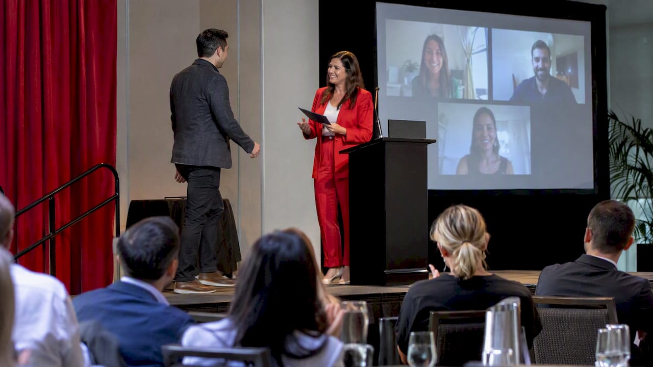 12 Travel Award Ceremony Ideas for Planners: Hybrid Shows, Prizes